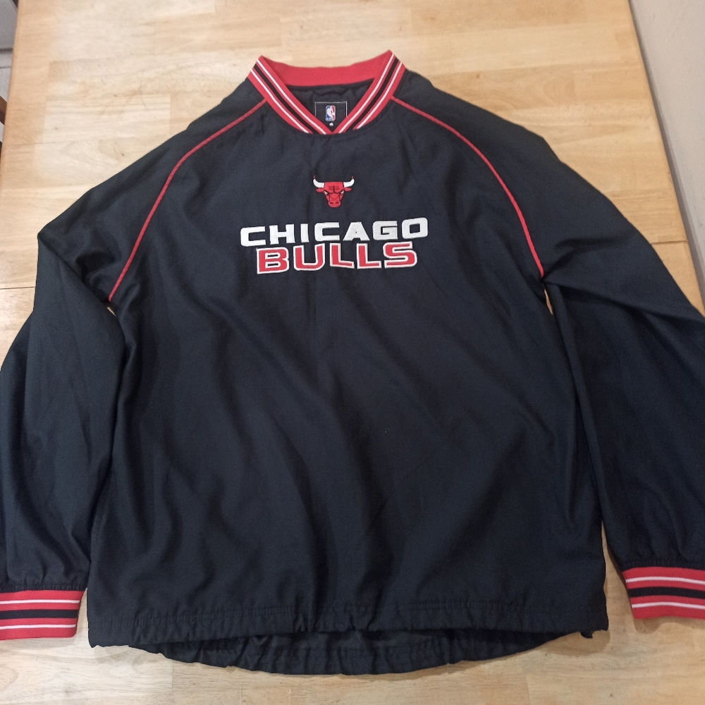 Reebok vtg NBA Chicago Bulls Jacket Black Red Large. Reebok NBA Bulls jacket